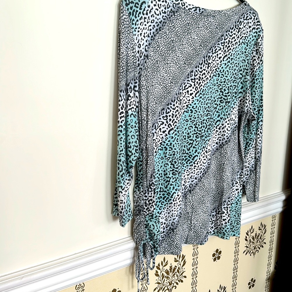 Ruby Rd Leopard Print Top PL Rhinestone Embellished Neckline Ruched Side Stretch - Picture 8 of 8